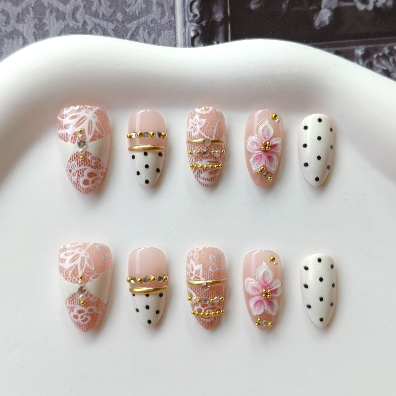10個入り 3D 金箔加工 ホワイトレース 花柄 ラグジュア - Nail Art Press On のレビューと価格