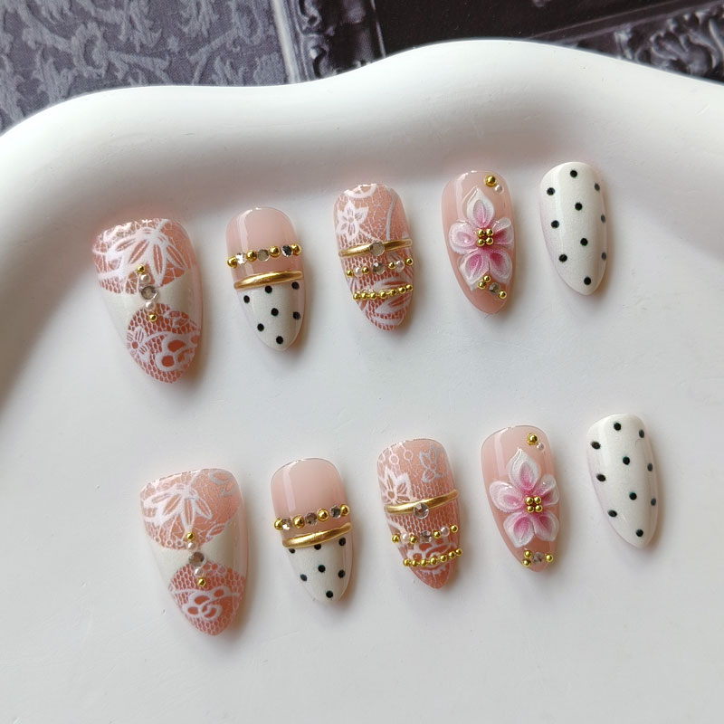 10個入り 3D 金箔加工 ホワイトレース 花柄 ラグジュア - Nail Art Press On のレビューと価格