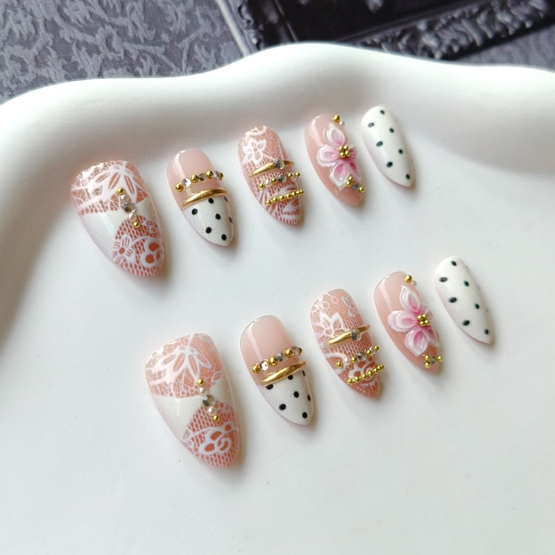10個入り 3D 金箔加工 ホワイトレース 花柄 ラグジュア - Nail Art Press On のレビューと価格