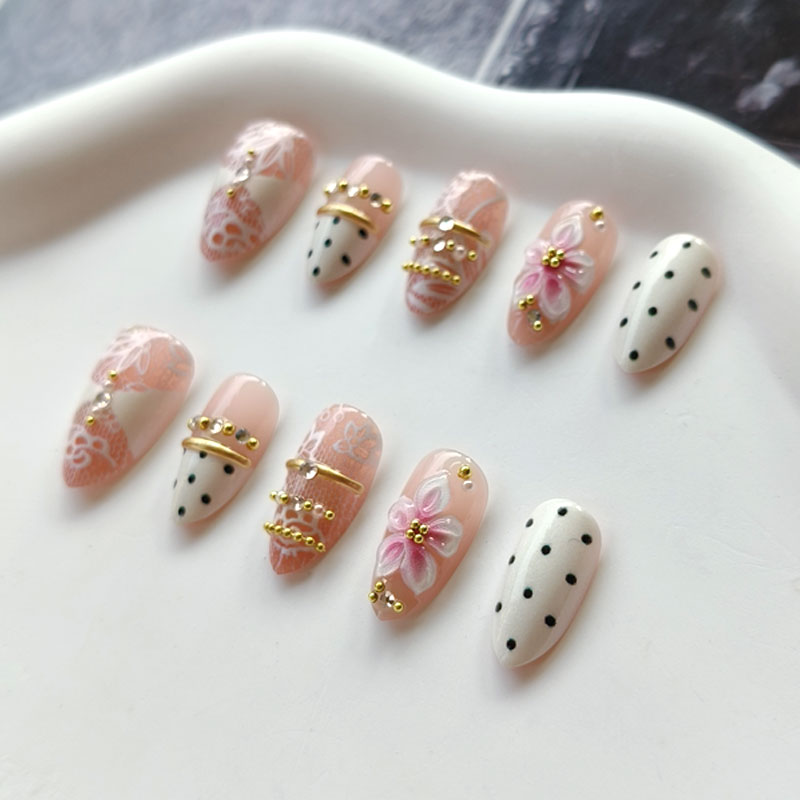 10個入り 3D 金箔加工 ホワイトレース 花柄 ラグジュア - Nail Art Press On のレビューと価格